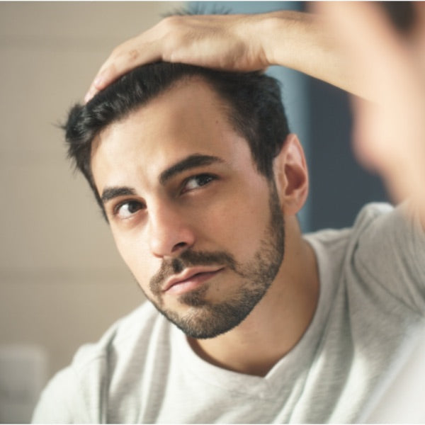 3 segnali che preannunciano la perdita di capelli (e come mascherarla)